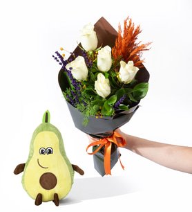 Yeşil Kahve Bukette 5 Beyaz Gül ve Avokado Yastık