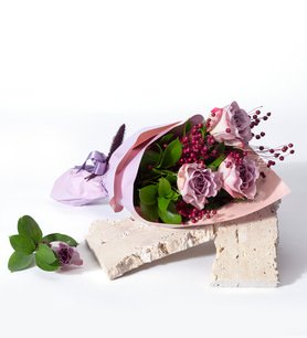 Lila Pembe Bukette 3 Lila Gül ve Mor Luna