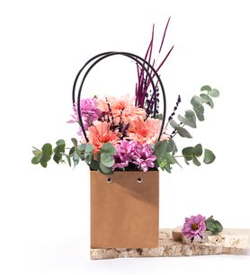 Kraft Çantada Pembe Gerbera ve Papatyalar
